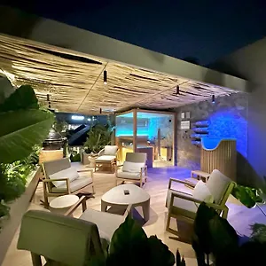 Sin Nombre Bali - Sauna, Ice Bath & Roof Terrace Отель